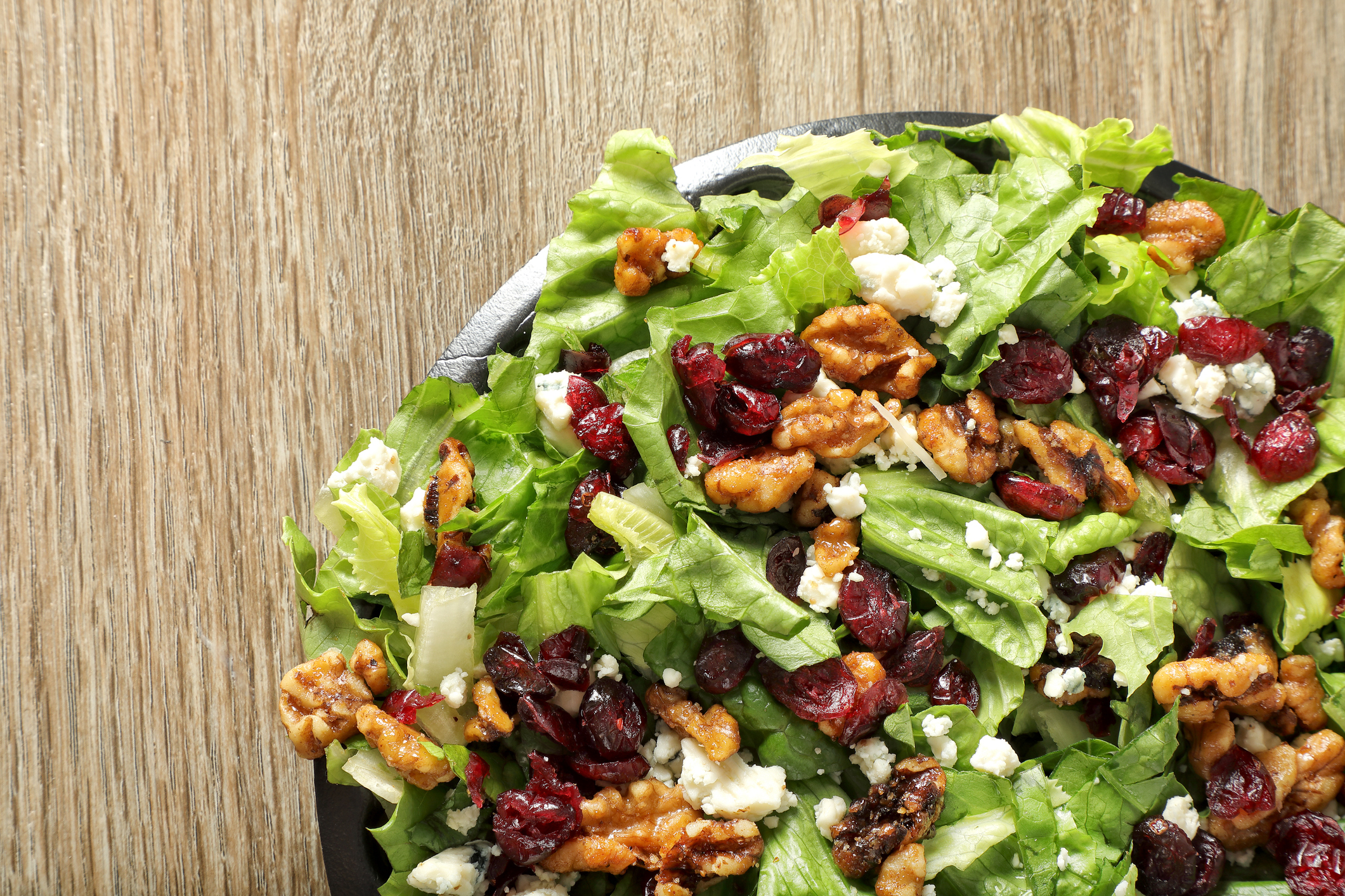Cranberry walnut green salad dish